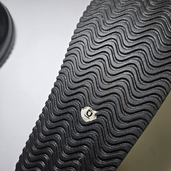 Elegant Black Mules with Gold Chain Accent Size 6 - Picture 7 of 11